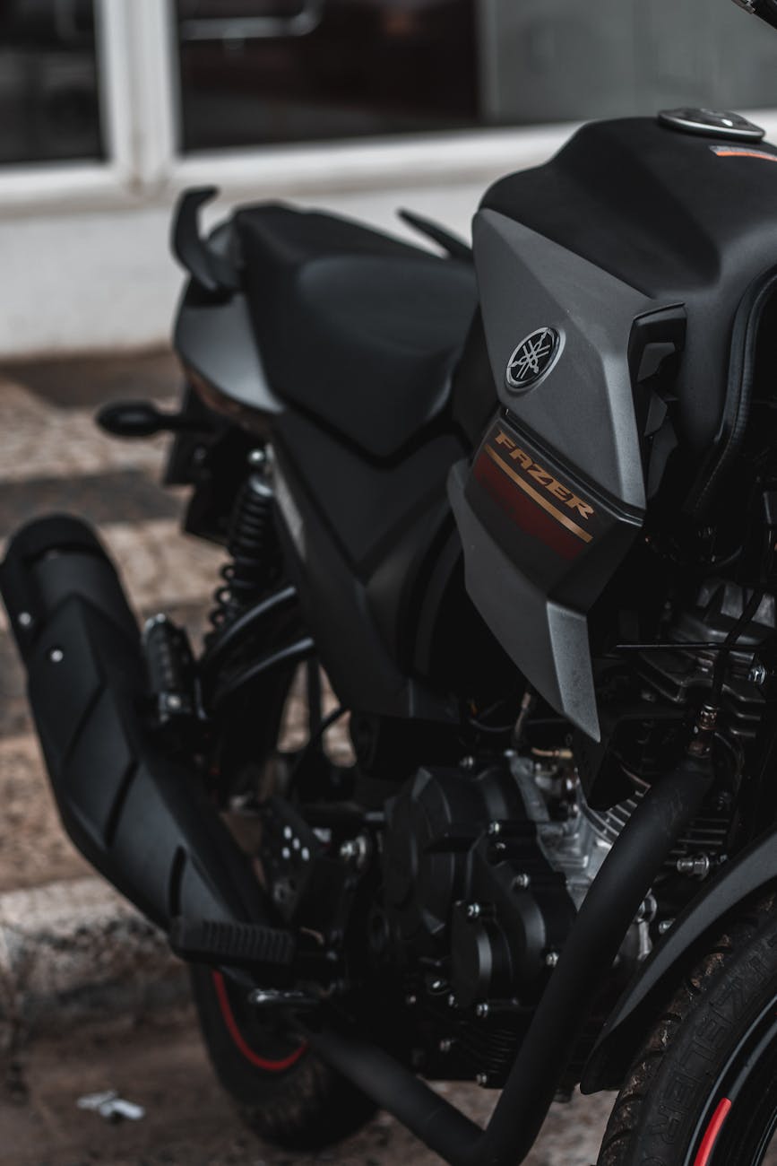 A detailed view of a parked Yamaha Fazer motorcycle, showcasing its sleek design in an urban environment.