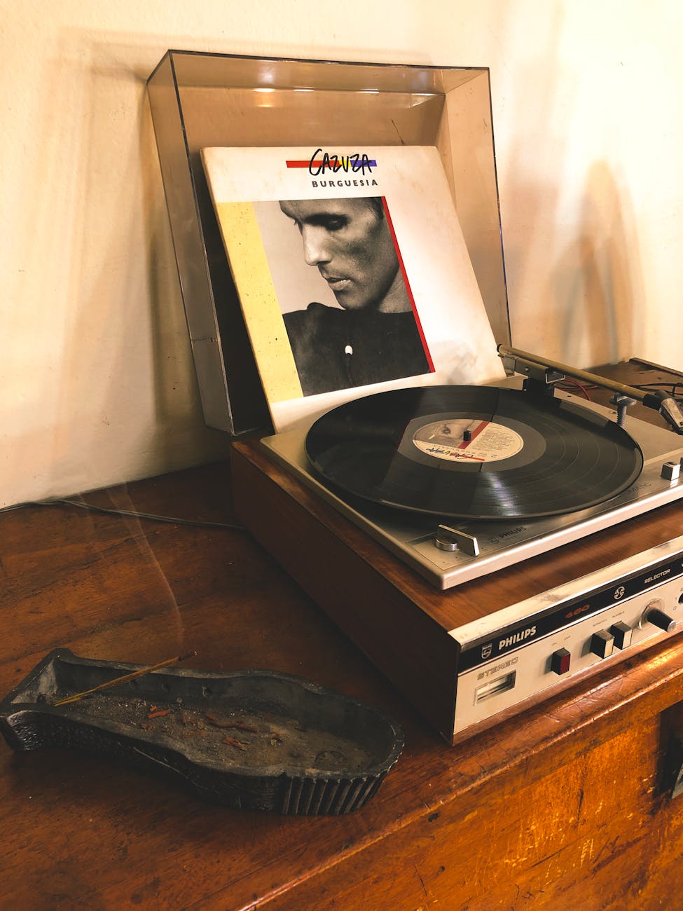 Classic vinyl record player with retro album in Alvorada, Brazil home.