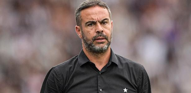 Artur Jorge Fecha com Cruzeiro Após Acordo de Multa com Al-Rayyan