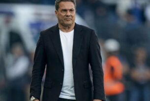 Vanderlei Luxemburgo Internado na UTI: Problemas Pulmonares Abalam o Mundo do Futebol