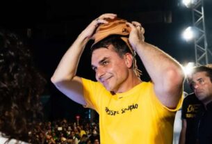 Flávio Bolsonaro Lança Pré-Campanha Focada em Segurança e Críticas a Lula no Nordeste