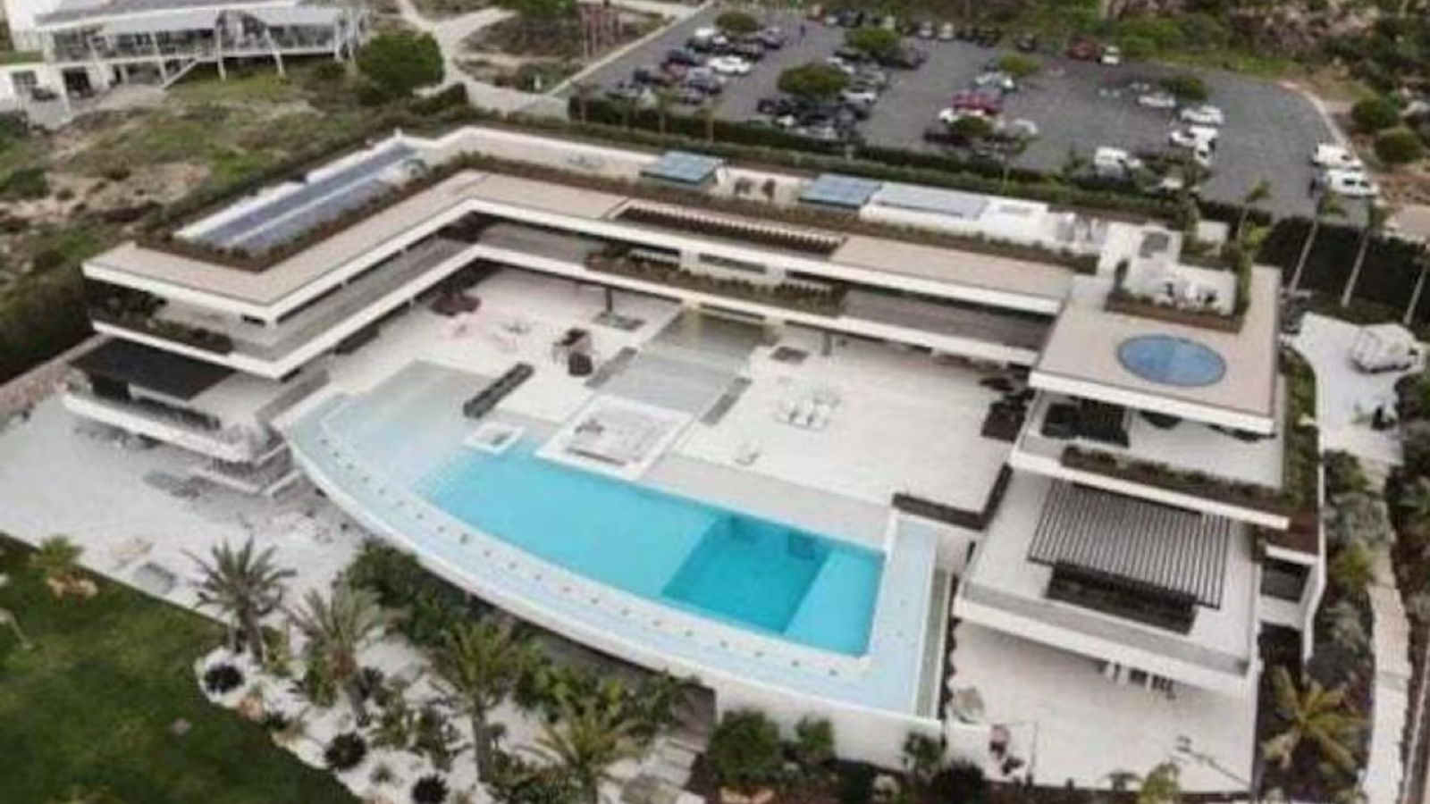 Jogador de 41 Anos Constrói Mansão de R$ 215 Milhões e Exibe Fortuna de R$ 7 Bilhões