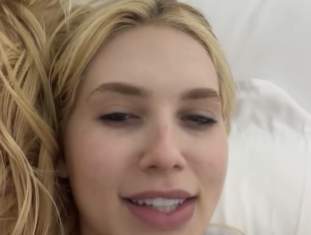 Virginia Fonseca Revela Desafios com Fusos Horários em Viagens Internacionais