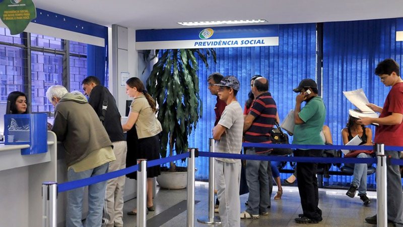 INSS Reduz Fila: Benefícios e Implicações dos Programas Sociais