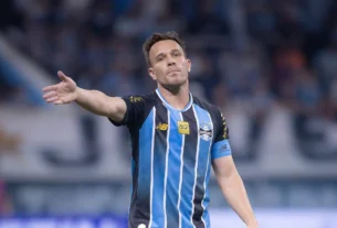 Arthur no Grêmio: Permanência travada nos bastidores