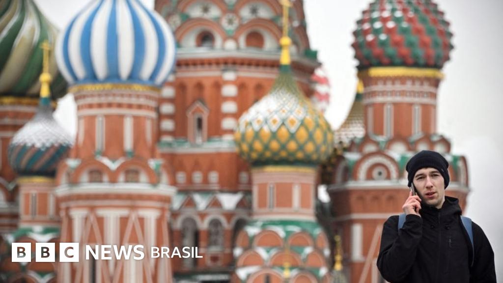 Por que a Rússia tentou bloquear WhatsApp e outros apps?